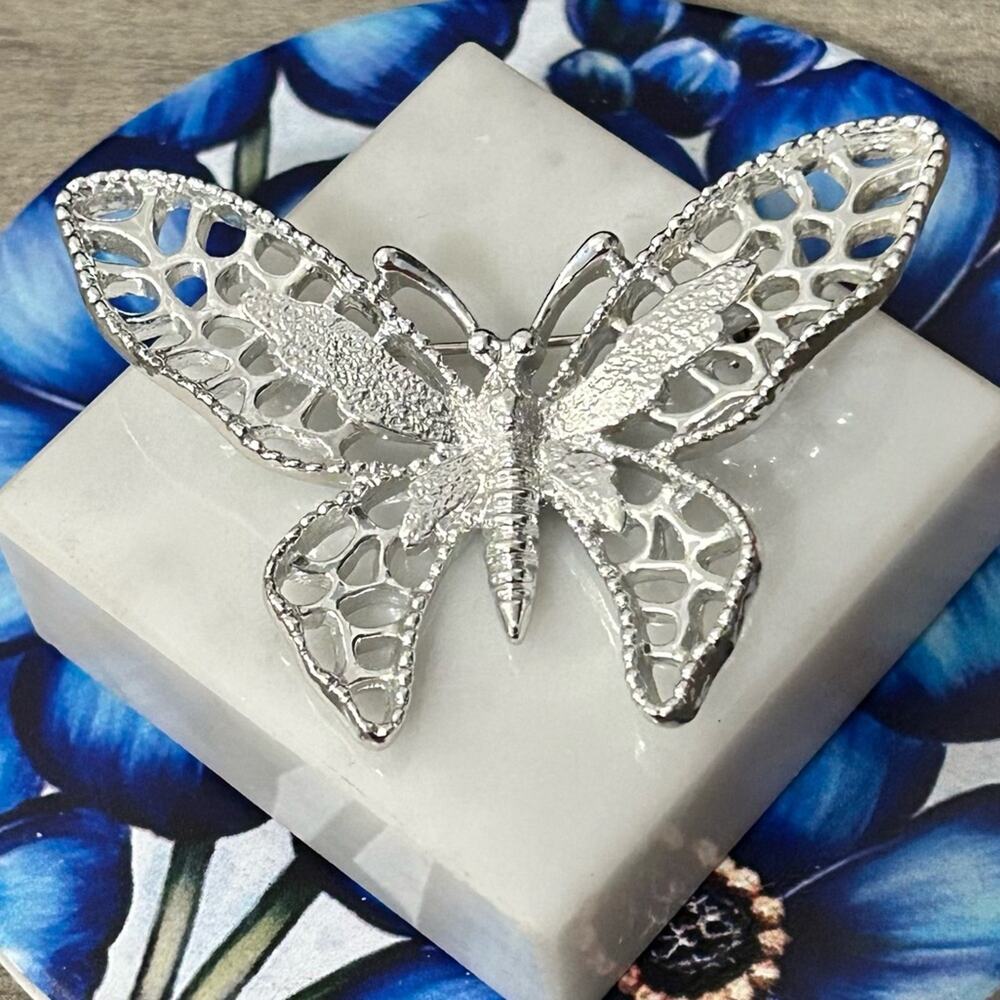 Sarah Coventry Madame Butterfly Brooch Pin #J32 silver tone